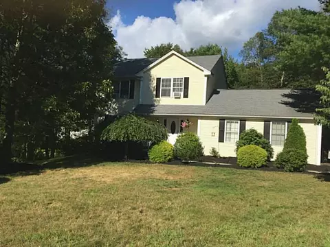 20 Kristen Ln, Mapleville, RI 02839 photo 1