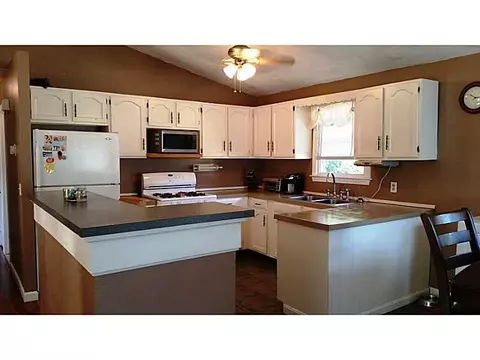 175 Ticonderoga Dr, Warwick, RI 02889 photo 9