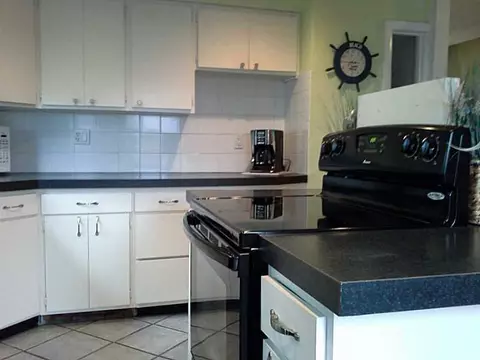 100 Ridgeway Ave, Warwick, RI 02889 photo 7