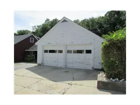 356 10th Ave, Woonsocket, RI 02895 photo 2
