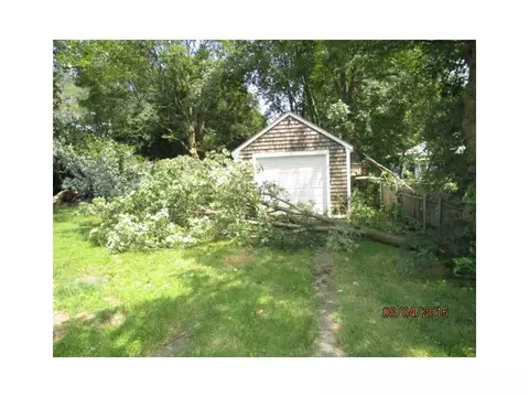 38 Central St, Warwick, RI 02886 photo 2