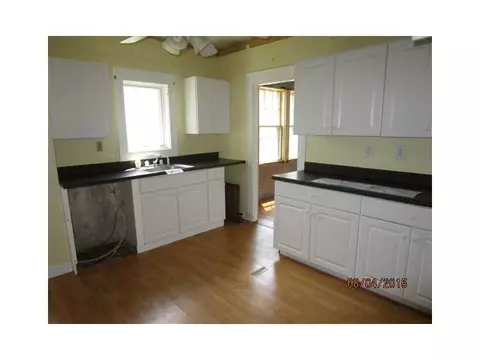 38 Central St, Warwick, RI 02886 photo 3