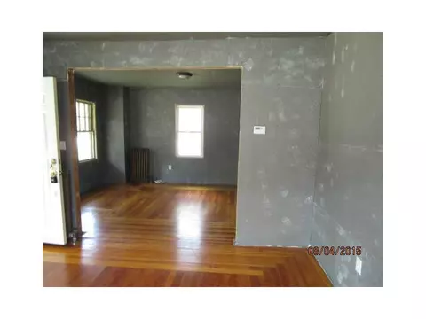 38 Central St, Warwick, RI 02886 photo 4