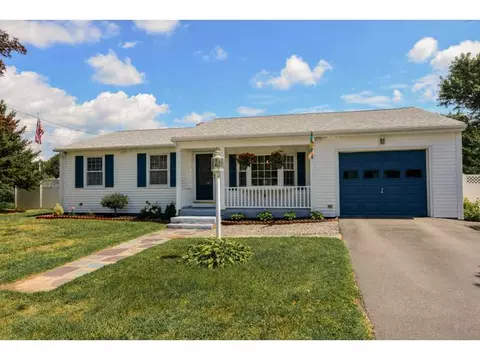 6 Lee Dr, Warren, RI 02885 photo 2