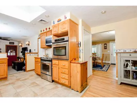 6 Lee Dr, Warren, RI 02885 photo 4