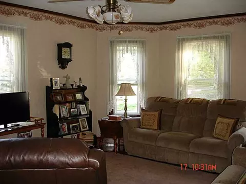286 Fourth Ave, Woonsocket, RI 02895 photo 10