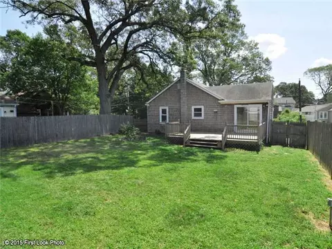 107 Darrow Dr, Warwick, RI 02886 photo 4