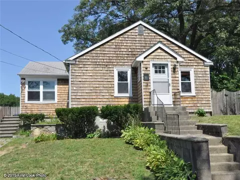 107 Darrow Dr, Warwick, RI 02886 photo 3