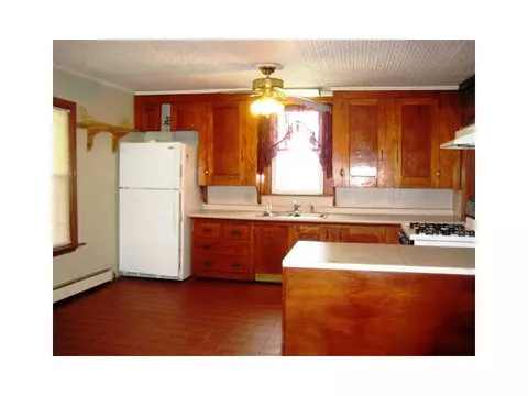 68 Garden St, Woonsocket, RI 02895 photo 2