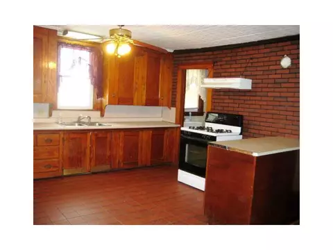 68 Garden St, Woonsocket, RI 02895 photo 3