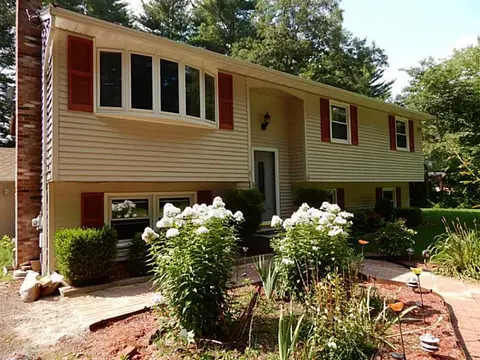 5 Partridge Dr, Exeter, RI 02822 photo 2