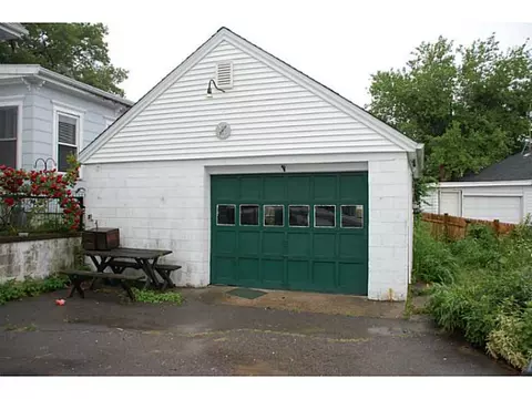 997 Park Ave, Woonsocket, RI 02895 photo 3