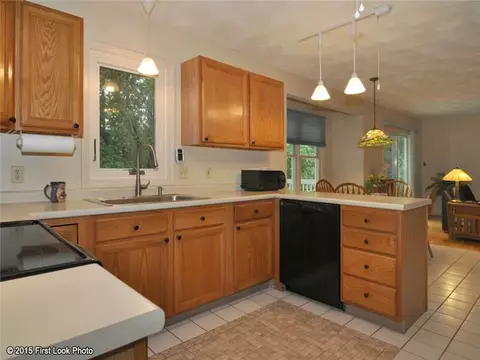 71 Peacock Rd, Warwick, RI 02886 photo 7
