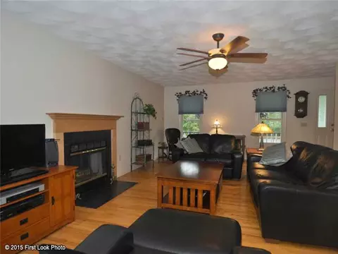 71 Peacock Rd, Warwick, RI 02886 photo 3