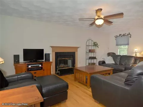 71 Peacock Rd, Warwick, RI 02886 photo 2