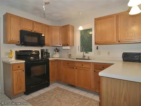 71 Peacock Rd, Warwick, RI 02886 photo 6