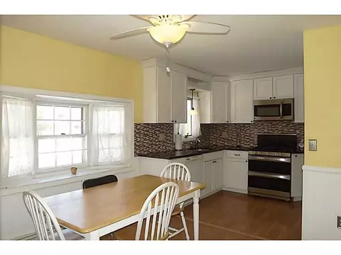 16 Ivan Ave, Riverside, RI 02915 photo 2
