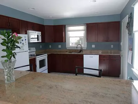 388 Gaskill St, Woonsocket, RI 02895 photo 5