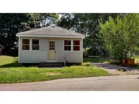 16 Wade St, Warwick, RI 02889 photo 3