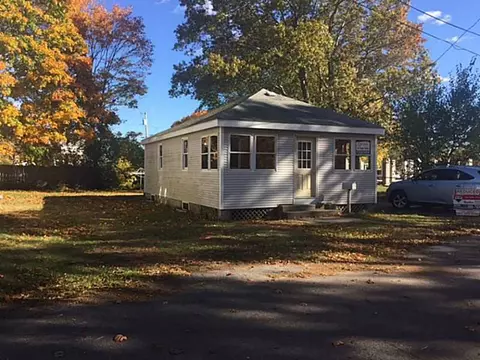 16 Wade St, Warwick, RI 02889 photo 2