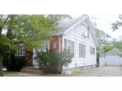902 Main Ave, Warwick, RI 02886 photo 2