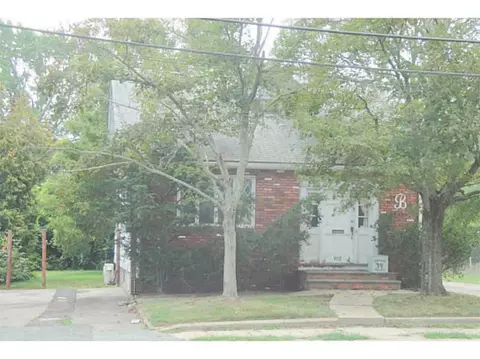 902 Main Ave, Warwick, RI 02886 photo 4