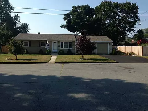 136 Vineyard Rd, Warwick, RI 02889 photo 1