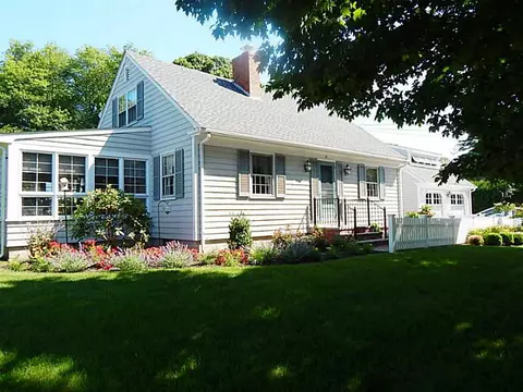 17 Edgewood Ave, Westerly, RI 02891 photo 2