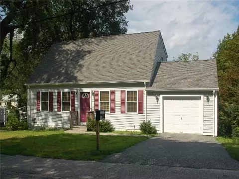 61 Pelletier Ave, Woonsocket, RI 02895 photo 3