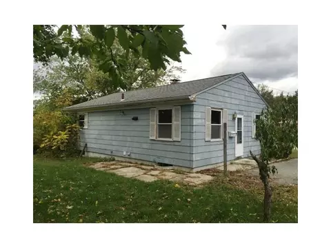 91 Diana Dr, Woonsocket, RI 02895 photo 3