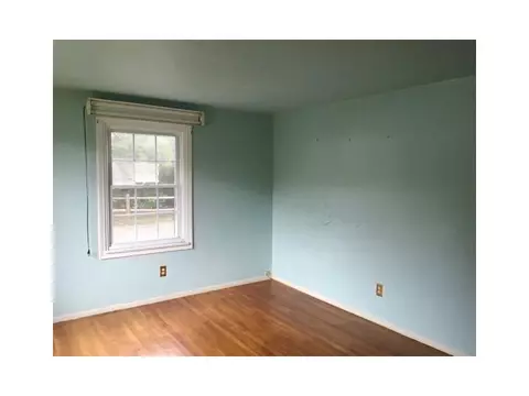 91 Diana Dr, Woonsocket, RI 02895 photo 4
