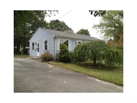 91 Diana Dr, Woonsocket, RI 02895 photo 2