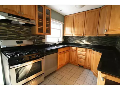 127 Circuit Dr, Warwick, RI 02889 photo 11