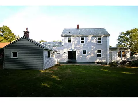 127 Circuit Dr, Warwick, RI 02889 photo 4
