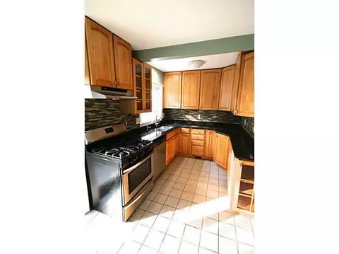 127 Circuit Dr, Warwick, RI 02889 photo 10