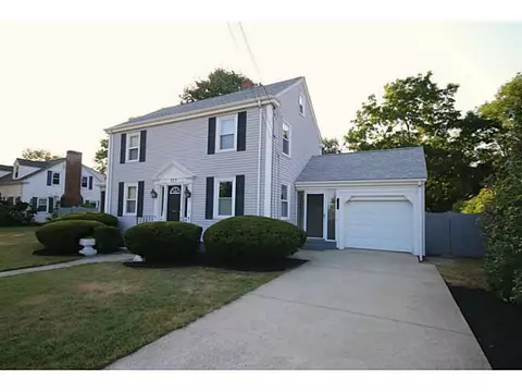 127 Circuit Dr, Warwick, RI 02889 photo 2