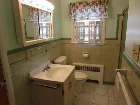 58 Ridge St, Woonsocket, RI 02895 photo 4