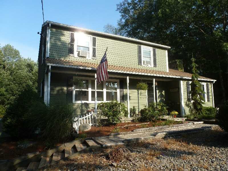 240 Maureen Cir, Mapleville, RI 02839 photo 1