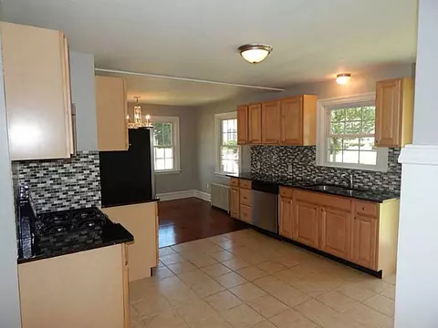 605 Main Ave, Warwick, RI 02886 photo 8