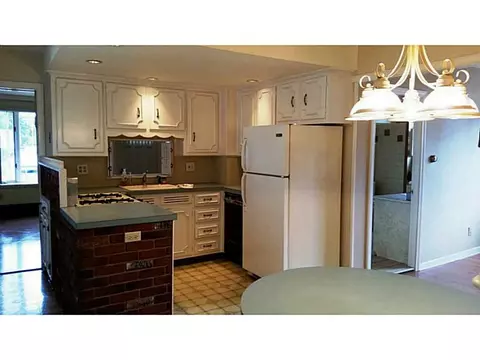 33 Williams St, Woonsocket, RI 02895 photo 8