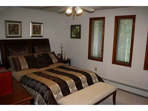 68 Everglade Ave, Warwick, RI 02886 photo 11