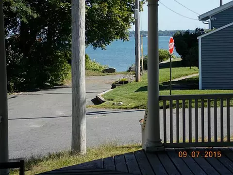20 Stokes St, Warwick, RI 02889 photo 4