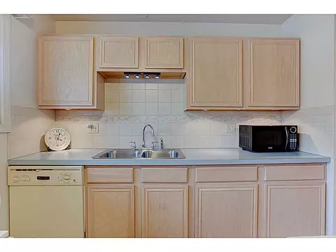 166 Burt St, Warwick, RI 02886 photo 4