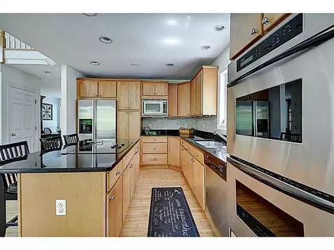 8 Briar Patch Dr, Westerly, RI 02891 photo 2