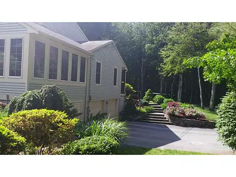 55 Falcon Ridge Dr, Exeter, RI 02822 photo 3