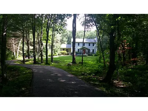 55 Falcon Ridge Dr, Exeter, RI 02822 photo 2