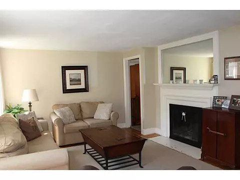 19 Chapel St, Warwick, RI 02886 photo 5