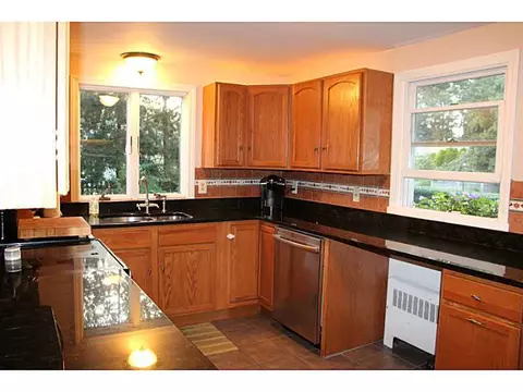 19 Chapel St, Warwick, RI 02886 photo 8