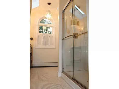 19 Chapel St, Warwick, RI 02886 photo 4