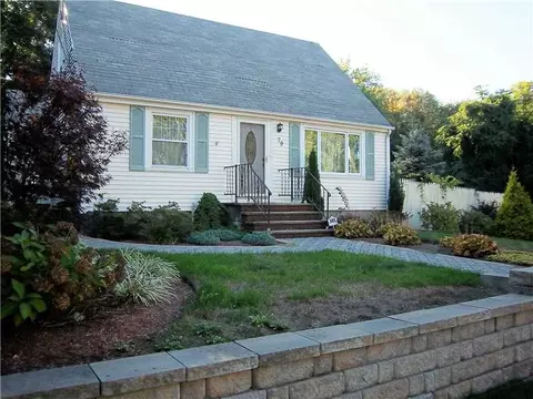 79 Manolla Ave, Warwick, RI 02888 photo 1